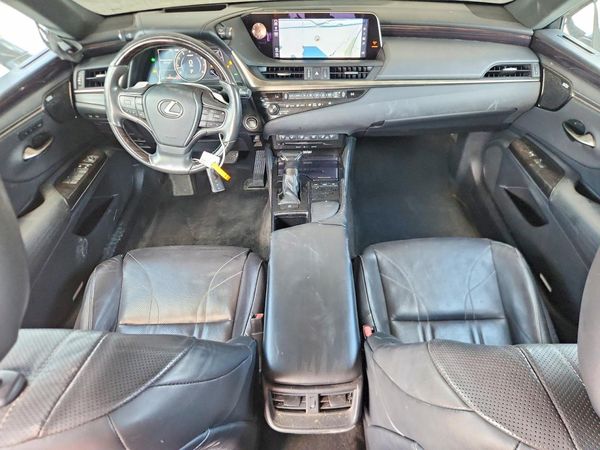2019 LEXUS ES