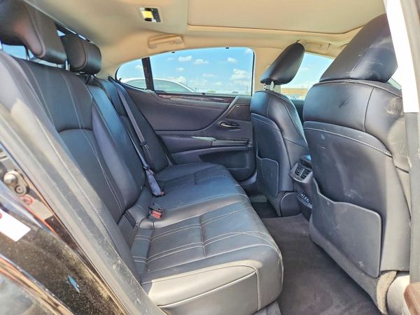 2019 LEXUS ES