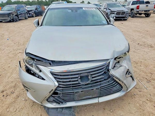 2016 LEXUS ES