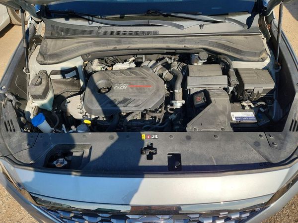 2020 HYUNDAI SANTA FE Limited — Engine bay