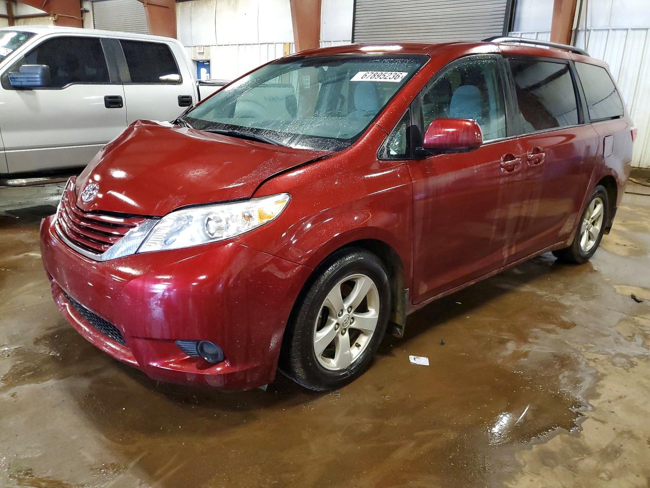 2017 TOYOTA SIENNA LE Mobility/LE — Front 3/4