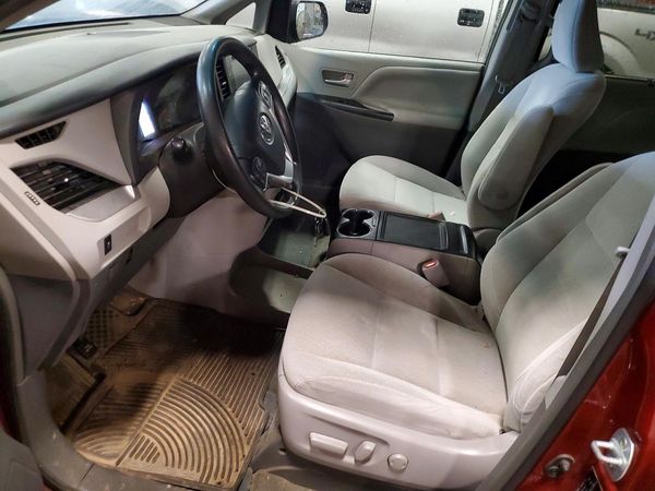 2017 TOYOTA SIENNA LE Mobility/LE — DENT