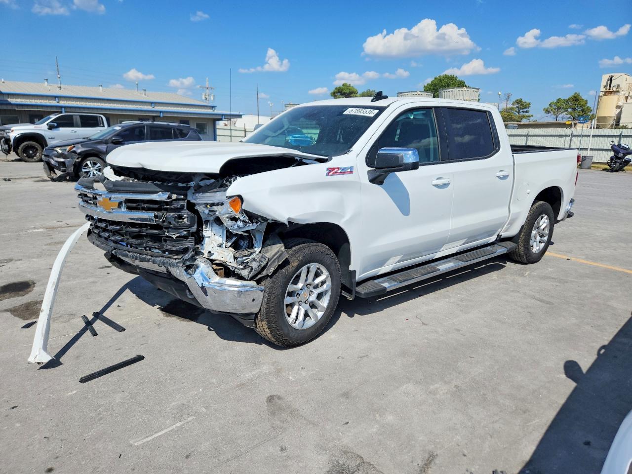 2026 CHEVROLET SILVERADO LT — Front 3/4
