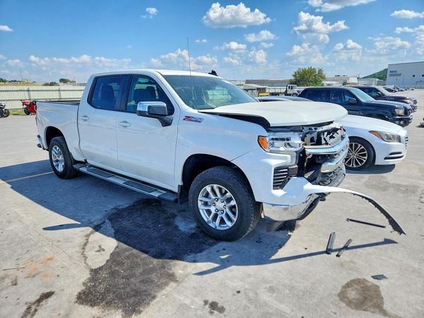 2026 CHEVROLET SILVERADO LT — Passenger 3/4