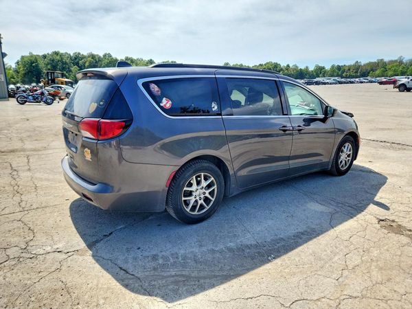 2021 CHRYSLER VOYAGER