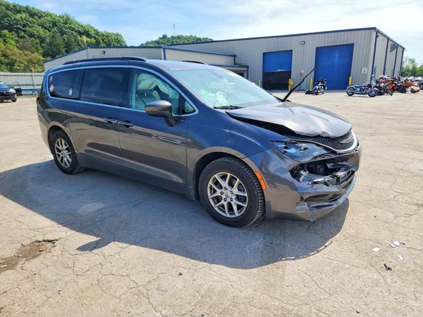 2021 CHRYSLER VOYAGER