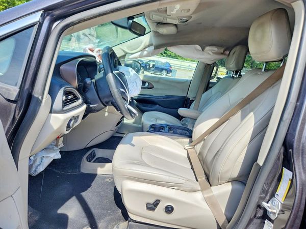 2021 CHRYSLER VOYAGER