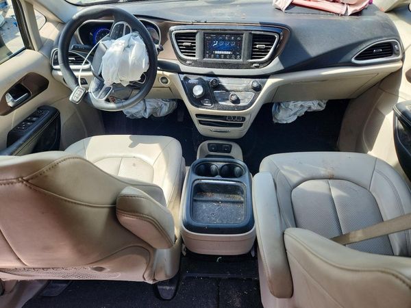 2021 CHRYSLER VOYAGER