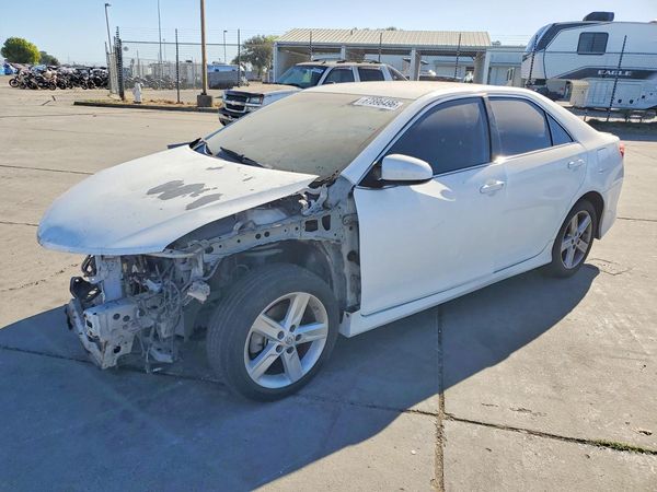 2014 TOYOTA CAMRY