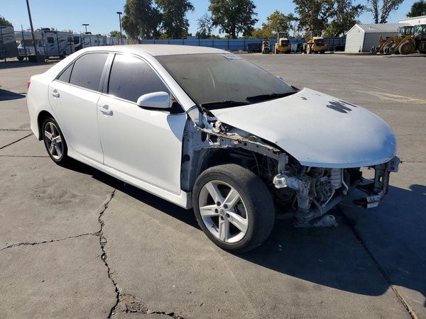 2014 TOYOTA CAMRY