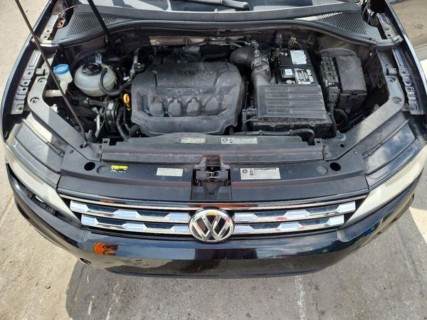2018 VOLKSWAGEN TIGUAN S — Engine bay