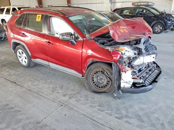 2019 TOYOTA RAV4 LE — Passenger 3/4