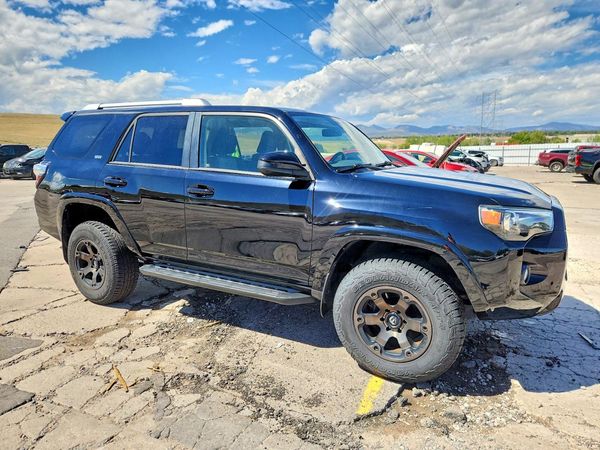 2018 TOYOTA 4RUNNER — Passenger 3/4