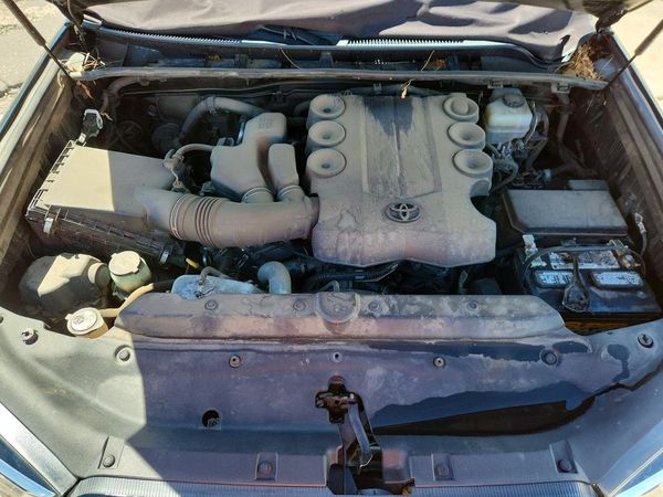 2018 TOYOTA 4RUNNER — Engine bay