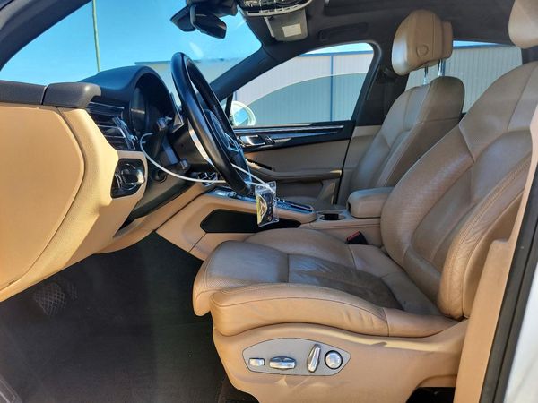 2020 PORSCHE MACAN