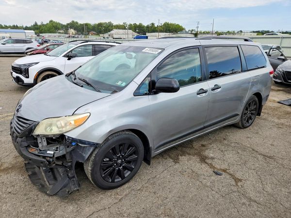 2012 TOYOTA SIENNA