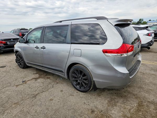 2012 TOYOTA SIENNA