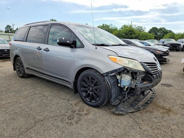 2012 TOYOTA SIENNA