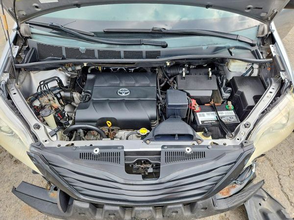 2012 TOYOTA SIENNA