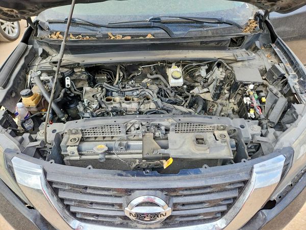 2020 NISSAN PATHFINDER S — Engine bay
