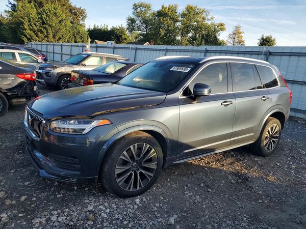 2021 VOLVO XC90 Momentum — Front 3/4