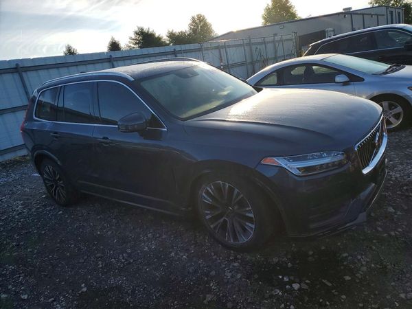 2021 VOLVO XC90 Momentum — Passenger 3/4