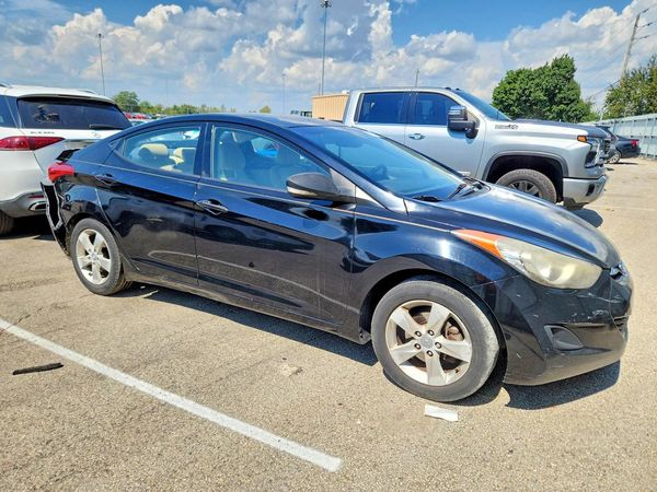 2013 HYUNDAI ELANTRA