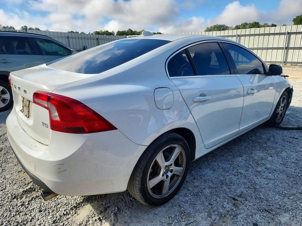 2013 VOLVO S60