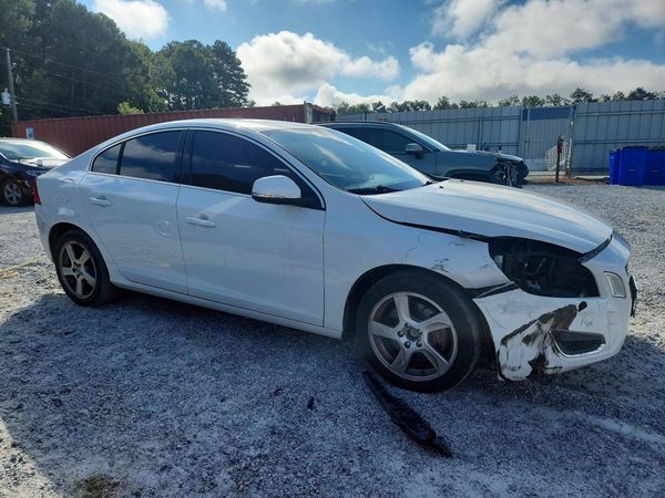 2013 VOLVO S60