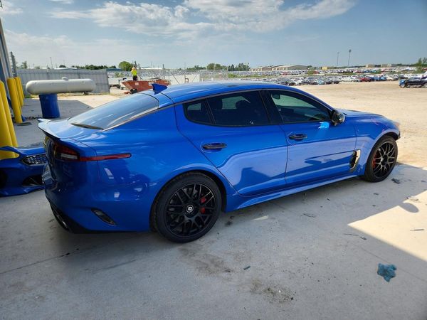2022 KIA STINGER