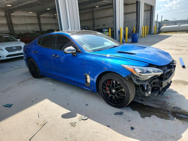 2022 KIA STINGER
