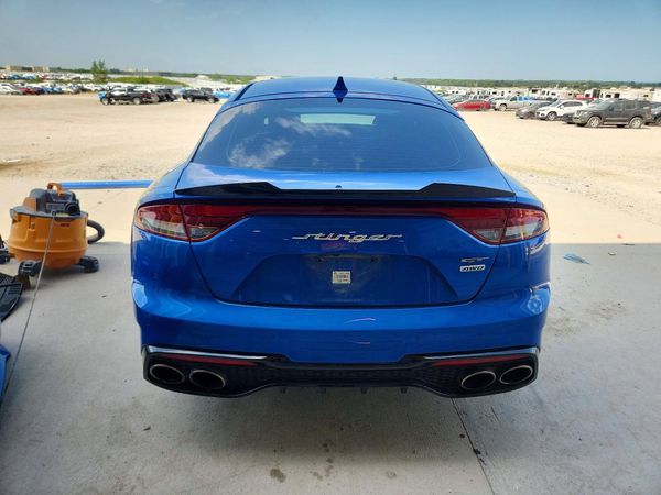 2022 KIA STINGER
