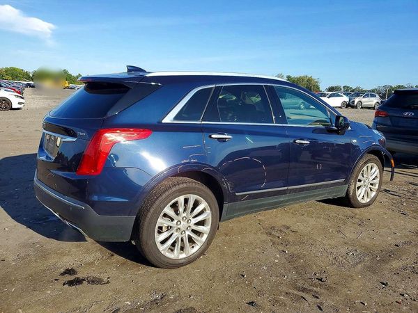 2017 CADILLAC XT5