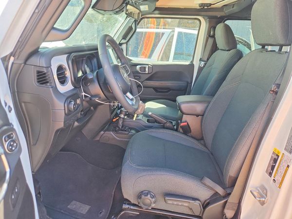 2026 JEEP WRANGLER Sahara — DENT