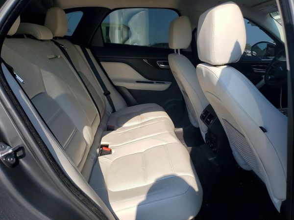 2017 JAGUAR F-PACE Prestige