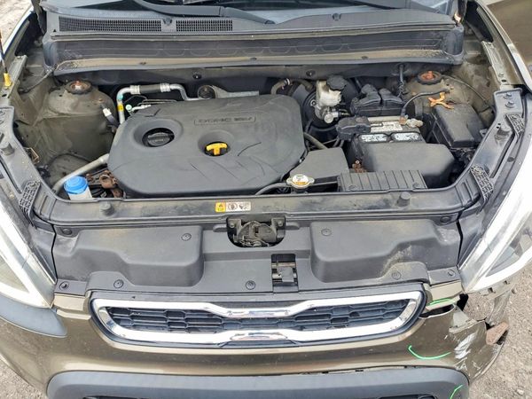 2012 KIA SOUL GL — Engine bay