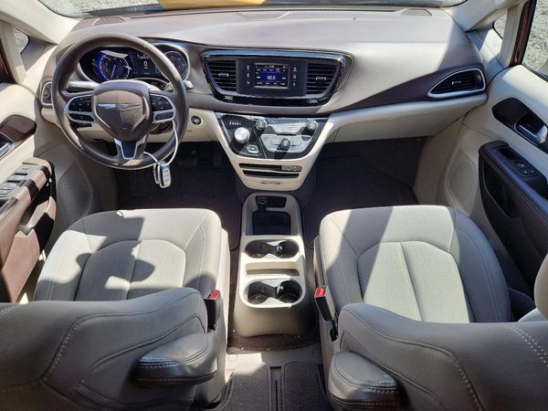 2017 CHRYSLER PACIFICA LX