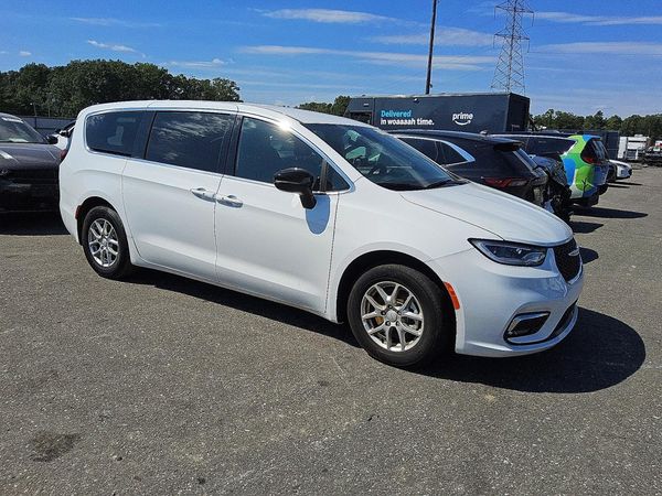 2026 CHRYSLER PACIFICA Select — Passenger 3/4