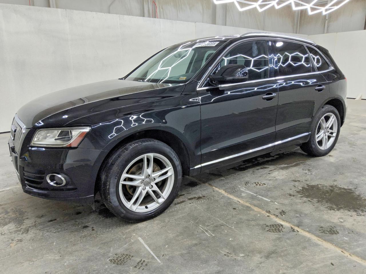 2015 AUDI Q5 Premium Plus — Front 3/4