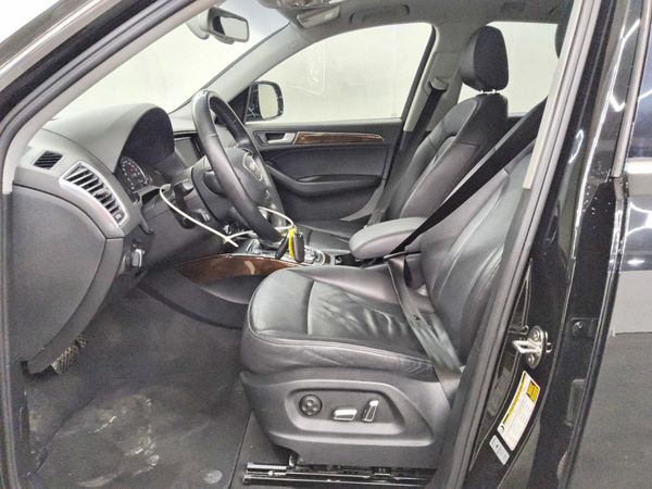 2015 AUDI Q5 Premium Plus — DENT
