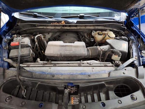 2021 CHEVROLET TAHOE FL — Engine bay