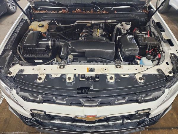 2022 CHEVROLET COLORADO LT — Engine bay