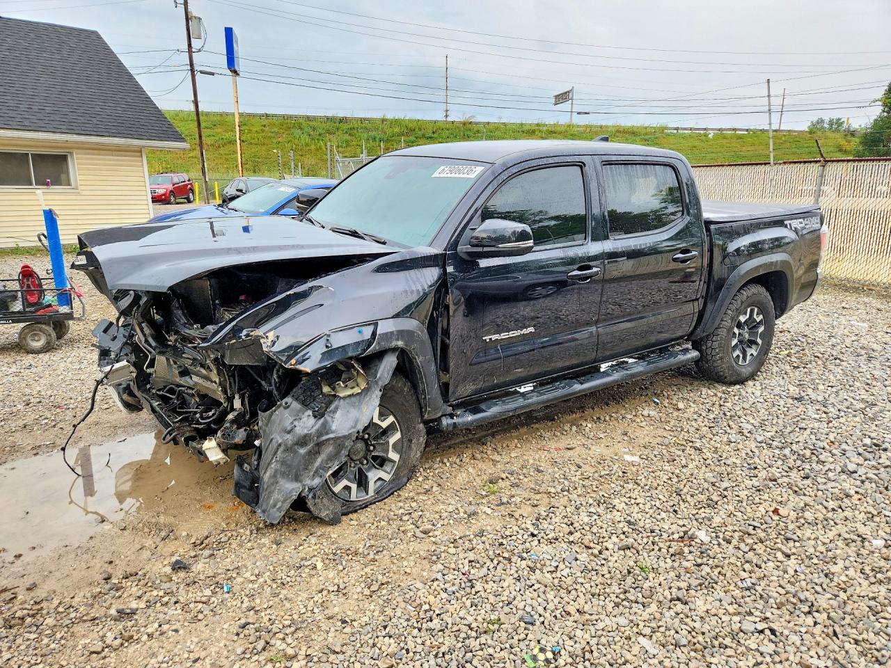 2022 TOYOTA TACOMA SR5 — Front 3/4
