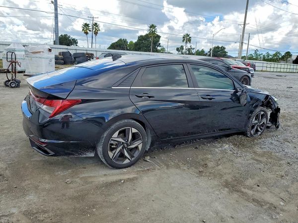 2022 HYUNDAI ELANTRA