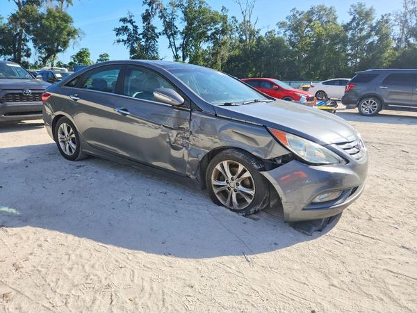 2013 HYUNDAI SONATA — Passenger 3/4