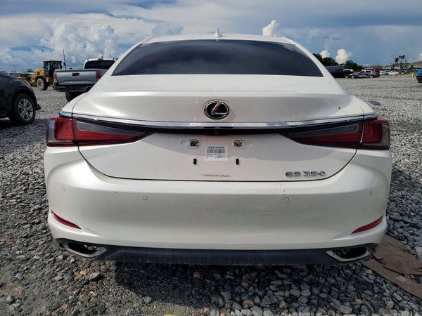 2019 LEXUS ES