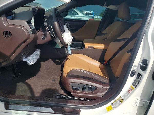 2019 LEXUS ES