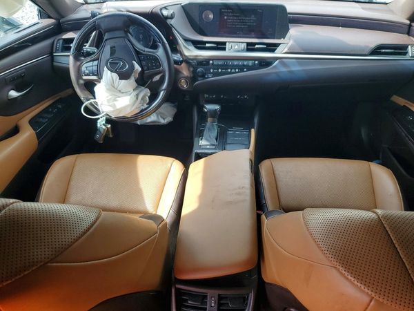 2019 LEXUS ES
