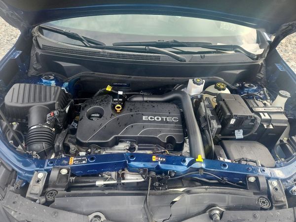 2019 CHEVROLET EQUINOX LT (1LT) — Engine bay