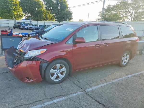 2014 TOYOTA SIENNA